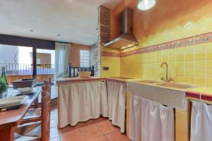 A kitchen or kitchenette at Casa Puig Rom 45 Roses - Immo Barneda