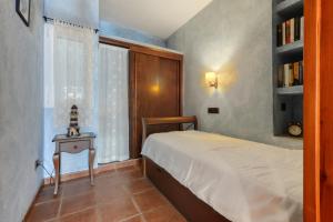A bed or beds in a room at Casa Puig Rom 45 Roses - Immo Barneda