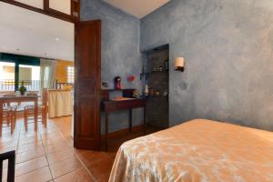 A bed or beds in a room at Casa Puig Rom 45 Roses - Immo Barneda