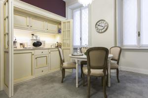 A kitchen or kitchenette at Household Settembrini