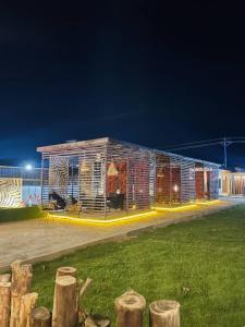 un edificio illuminato di notte di Dream Stay Lodge and Restaurant a Dodoma