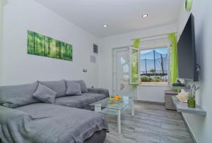 Μια τηλεόραση ή/και κέντρο ψυχαγωγίας στο SALONA HILLS with magical view of SPLIT