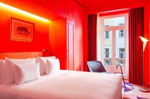 Postel nebo postele na pokoji v ubytování Art Legacy Hotel Baixa-Chiado