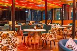 Posezení v ubytování SKI Hotels and Resorts Rishikesh