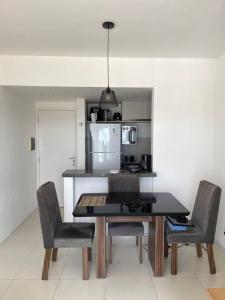 a kitchen with a dining table and two chairs at Apartamento Confortável. Auxílio/dicas na cidade. in Juazeiro do Norte