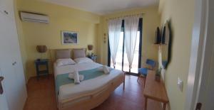 a bedroom with a large bed in a room at Villa 3Ω in Nea Skioni