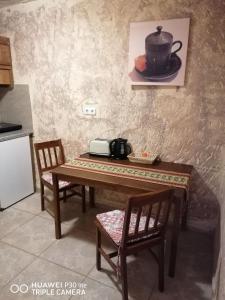 Kuchyň nebo kuchyňský kout v ubytování Sirocave barlang apartmanok