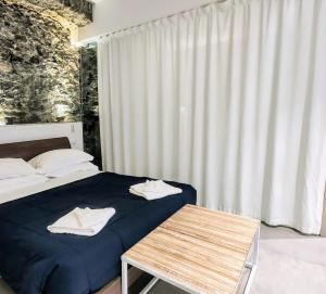 a bedroom with a bed and a table with towels on it at ca' di sotto in Riomaggiore