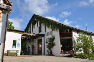 a white building with ivy growing on the side of it at GenussHof Pingold in Lilling