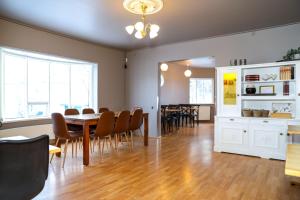 Kuchyň nebo kuchyňský kout v ubytování Akureyri Hostel