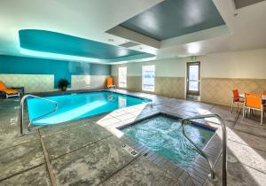 a pool in a hotel room with at Holiday Inn Express Hotel & Suites Minden, an IHG Hotel in Minden