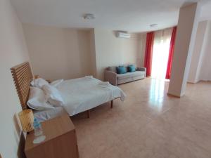 Postel nebo postele na pokoji v ubytování Hotel Algorfa
