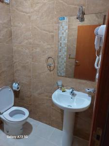 Koupelna v ubytování فندق اسكنت العزيزيه - Askant Al Azizyia Hotel + 30 fotografií