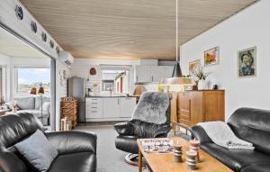 Kuchyň nebo kuchyňský kout v ubytování Holiday Home Hejls With Fireplace Iii