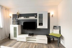 TV a/nebo společenská místnost v ubytování Ferienwohnung My Suite Home