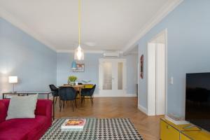 Predel za sedenje v nastanitvi CLS Zentrale City-Wohnung in Hamburg mit E-Laden und Tiefgarage, Klimaanlage, gratis WLAN, Smart TV, großer Balkon, Blick über Hamburg, Parkplatz, Cafe im Haus, Bushaltestelle direkt gegenüber, Flex Check In