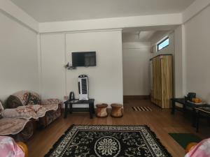 Area tempat duduk di EVELENA Guest House