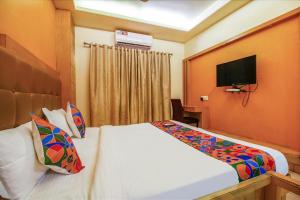 FabHotel The Oasis - Maharana Praatap Nagar客房内的一张或多张床位