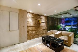 FabHotel The Oasis - Maharana Praatap Nagar的休息区