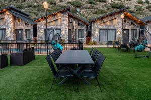 Vườn quanh אחוזת המלכים - וילה מטורפת ומבודדת עם בריכה פרטית מחוממת ומקורה עם ג'קוזי