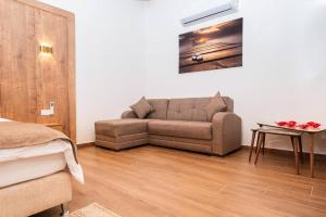 Khu vực ghế ngồi tại אחוזת המלכים - וילה מטורפת ומבודדת עם בריכה פרטית מחוממת ומקורה עם ג'קוזי