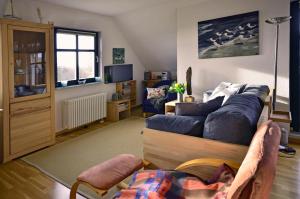 a living room with a couch and a tv at Inselliebe in Groß Zicker