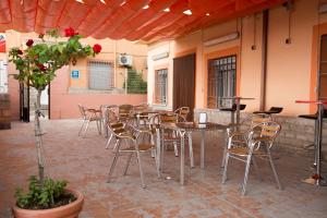 a patio with tables and chairs in a restaurant at Hostal El Rincón - Casa Marcos in Yepes