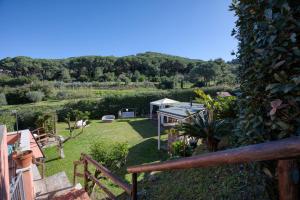 a garden with a table and a view of a hill at Casa Athena - Goelba in Portoferraio