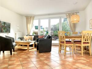 Μια τηλεόραση ή/και κέντρο ψυχαγωγίας στο Landhaus Residenz Ostsee Wellenreiter +14 φωτογραφίες