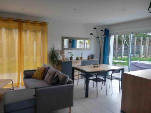a living room with a couch and a table at Maison de la croix Marion in Chinon