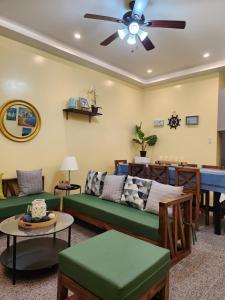 Shachi Charming Beach Front Dependance with jacuzzi休息區