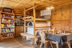 a room with a table and a bunk bed at Malsötscherhof Apt A in Villandro
