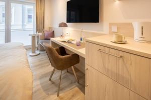 Televiisor ja/või meelelahutuskeskus majutusasutuses Hotel Stranddistel