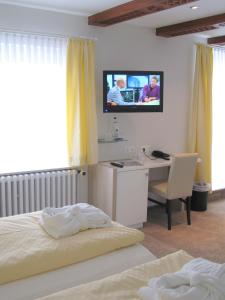 Letto o letti in una camera di Frühstückshotel Seemannsbraut Amrum-adults only ab 18 Jahre-keine Haustiere-