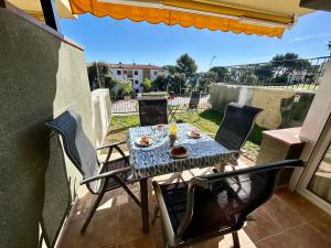 Μπαλκόνι ή βεράντα στο Apartament reformat, Wi Fi, parking, piscina, AC