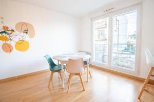 a dining room with a table and chairs at Pastel colors - Tours in Tours