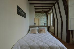 a large bed in a room with an american flag at Lovely T2 in the heart of Tours in Tours