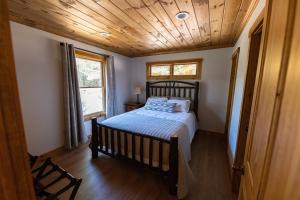 Postel nebo postele na pokoji v ubytování Daggett Lodge