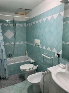Phòng tắm tại Delizioso appartamento Girasole