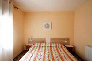 a bedroom with a bed and a picture on the wall at Villa Fortuna in Miami Platja +21 photos