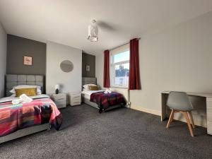 a bedroom with two beds and a window at Home Away From Home - Perfect For Contractors in Newark upon Trent