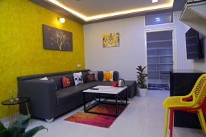 a living room with a couch and a table at MidTown-1BHK, Near AIG Hospital, Hitech City in Hyderabad