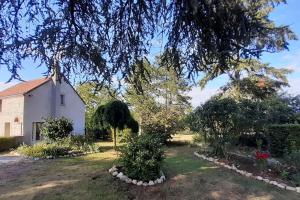 Taman di luar Gite Le Vieux Moulin