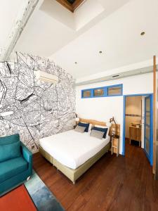a bedroom with a bed and a mural on the wall at Les Cabanons de Fonfon in Marseille