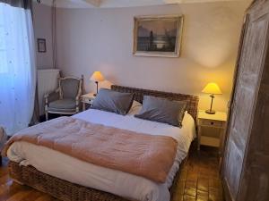 Ένα ή περισσότερα κρεβάτια σε δωμάτιο στο le relais d'elle +69 φωτογραφίες
