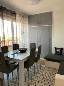viewTower eiffel 1 ROOM PRIVATE no#2 colocation的休息区