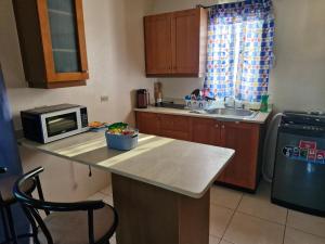 Kuchyň nebo kuchyňský kout v ubytování Beautiful 1-Bed House in New Harbour Village 3 Old Harbour St Catherine Jamaica Secured gated community