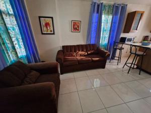 Posezení v ubytování Beautiful 1-Bed House in New Harbour Village 3 Old Harbour St Catherine Jamaica Secured gated community