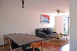 พื้นที่นั่งเล่นของ Hermosa Casa en Caracol Dorado +25 ภาพ