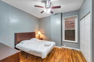 Cama ou camas em um quarto em Historic St Louis Community living in STL